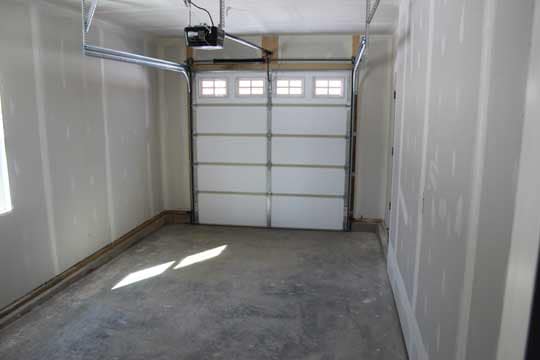 Garage with remote opener - 5870 Cooper St