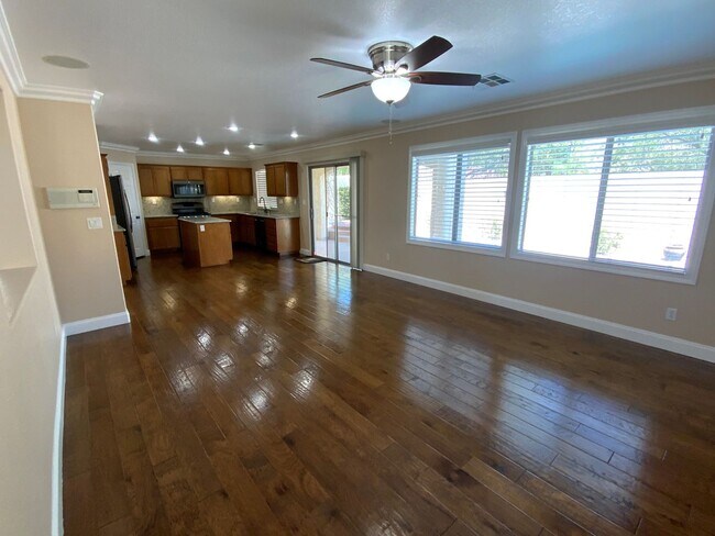 Building Photo - SUPER UPGRADED 3BD/2.5BA HOME W/ POOL/SPA!!