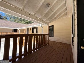 Building Photo - 6 W Oak St