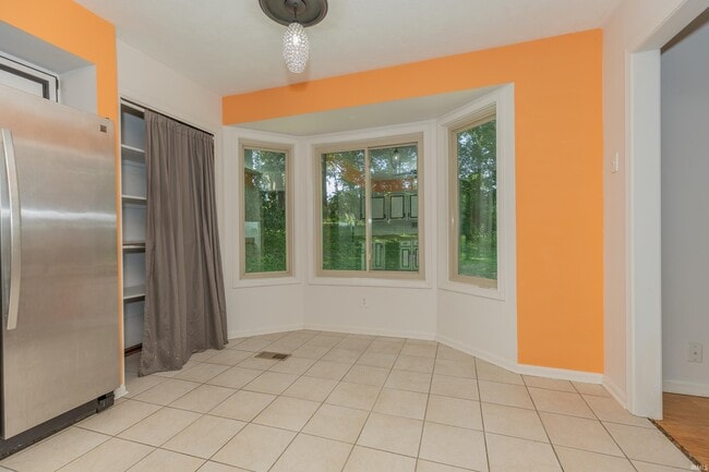 Building Photo - 5122 Woodridge Dr