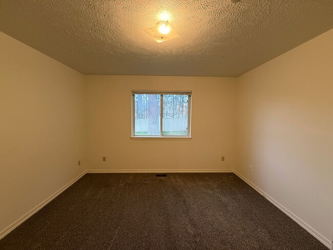 Building Photo - Stunning 3 Bed, 2 Bath Home near Riverside State Park! *SPECIAL: $1,000 OFF!*