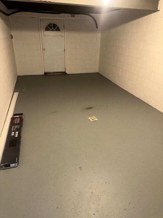 Building Photo - 803 7th St