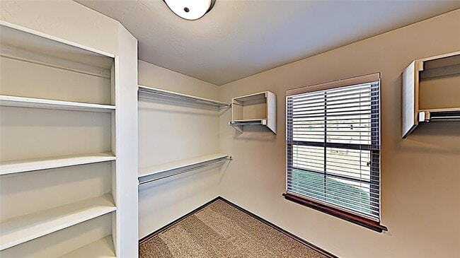 Building Photo - 1712 W Zachary Way