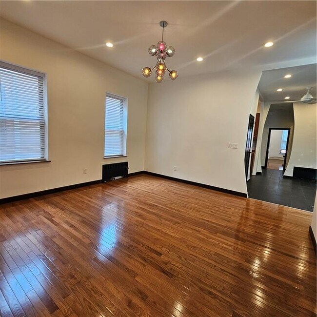 Building Photo - 1535 E 31st St