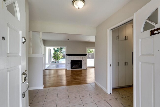 Building Photo - 2720 Diericx Dr