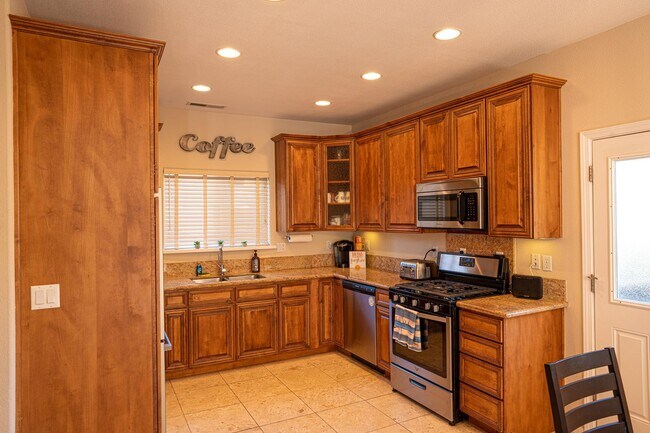 Building Photo - 175 Poker Flat Rd