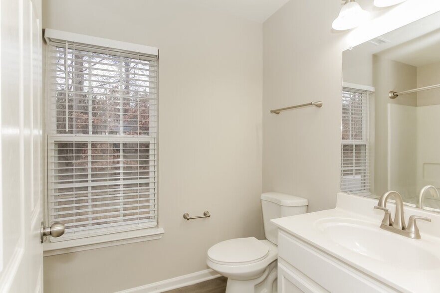 Building Photo - 127 Fairmont Cir