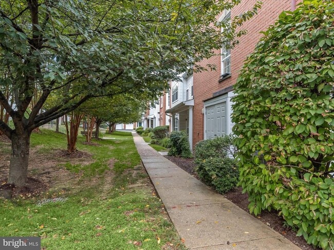 Building Photo - 10713 Symphony Way