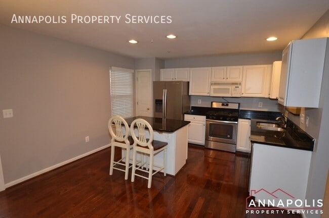 Building Photo - 546 Francis Nicholson Way