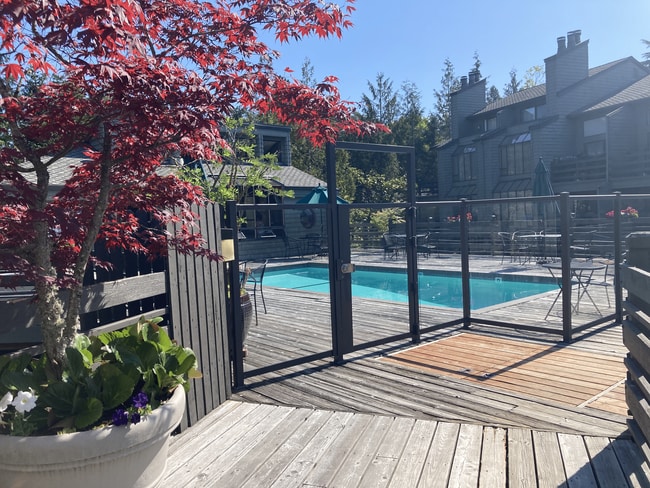 Private community pool. - 6 Lake Bellevue Dr