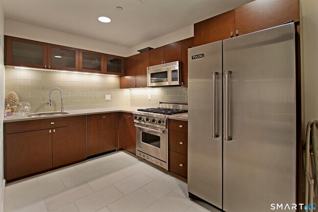 Building Photo - 100 Parrott Drive