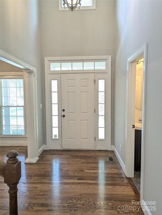 Building Photo - 175 Turnberry Ln