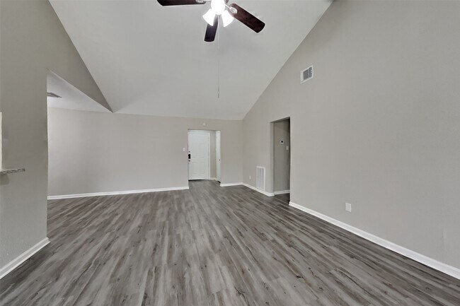 Building Photo - 10210 Rippling Fields Dr