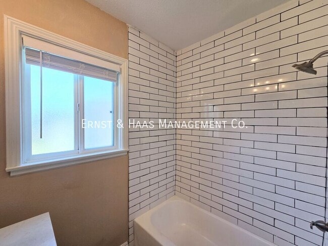 Building Photo - 705 N Hillford Ave