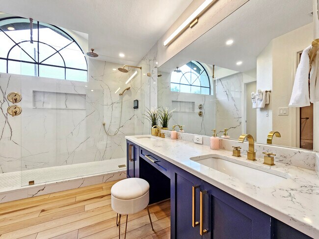 Building Photo - 11402 Suncreek Pl