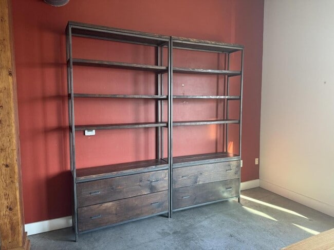 Building Photo - 2502 Live Oak St