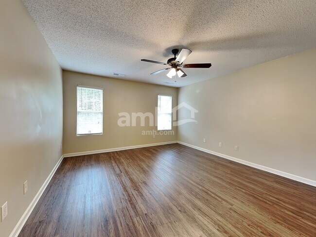 Building Photo - 3087 Canterbury Park Dr