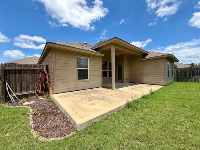 Building Photo - 908 Arvada Dr