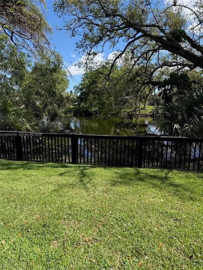 Building Photo - 1304 Stratford St