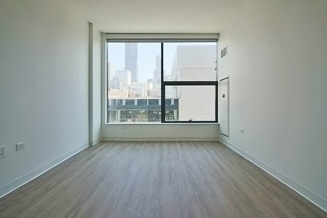 Building Photo - 801 W Van Buren St