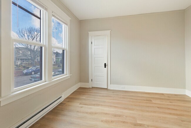 Building Photo - Charming 2BR Home in Prime Tacoma Location...