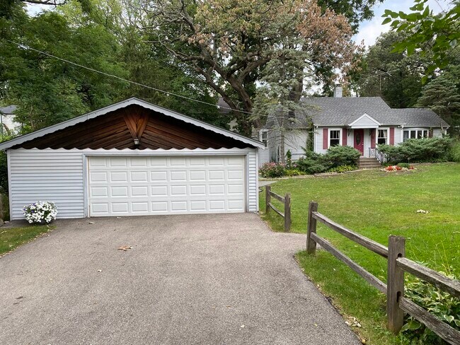 Building Photo - 21316 W Burr Oak Ln