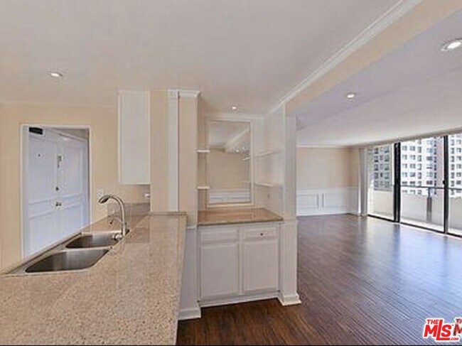 Building Photo - 10535 Wilshire Blvd