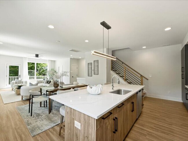 Building Photo - Modern Luxury Townhomes in Charlotte, NC.