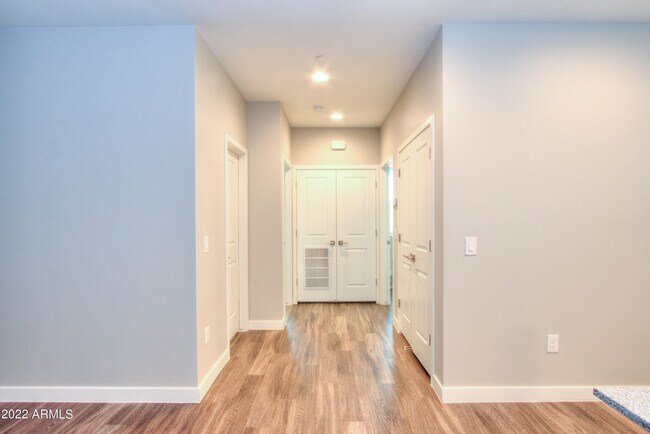 Building Photo - 2245 N Dayton St