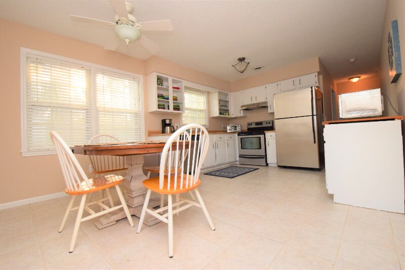 Building Photo - 617 Plymouth Dr