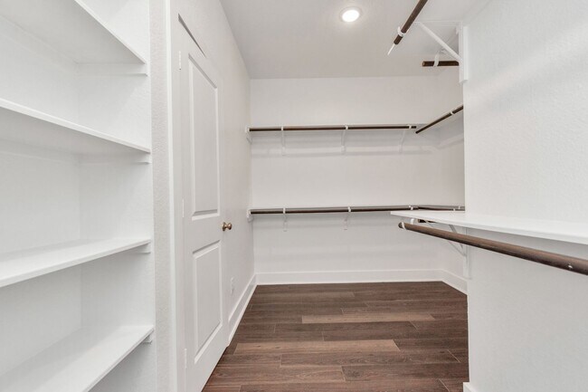 Building Photo - The Live Oak – Where Comfort Meets Conveni...