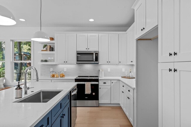 Building Photo - New Construction 4BD, 3.5BA End-Unit Ralei...