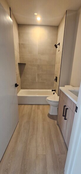 Building Photo - 160 Washington St