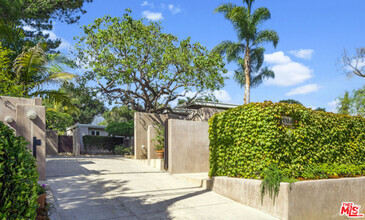 Building Photo - 2123 Sycamore Canyon Rd