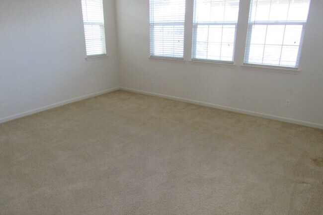 Building Photo - Gorgeous 4 Bed/3 Bath Mountain House Home ...