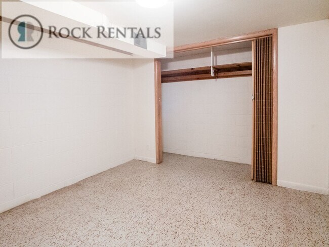 Building Photo - 4 Bed 2 Bath in Arlington