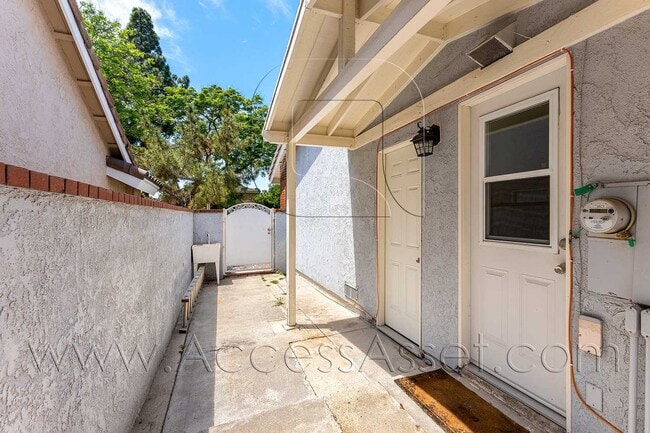 Building Photo - Spacious 4 Bedroom Home with Private Yard & Covered Patio in Anaheim Hills
