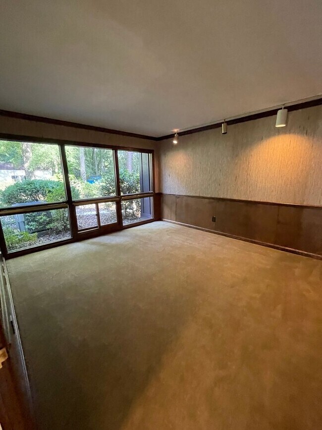 Building Photo - Mid-Century Modern Oasis on 5+ Acres – Pri...