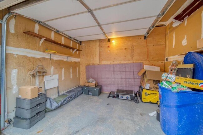 Building Photo - 302 Heights Dr