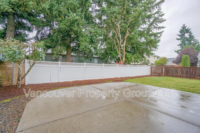 Building Photo - 2420 NE 165th Ave