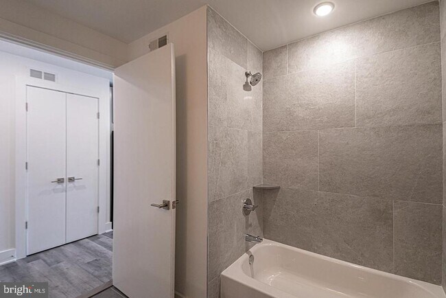 Building Photo - 1245 Ridge Ave