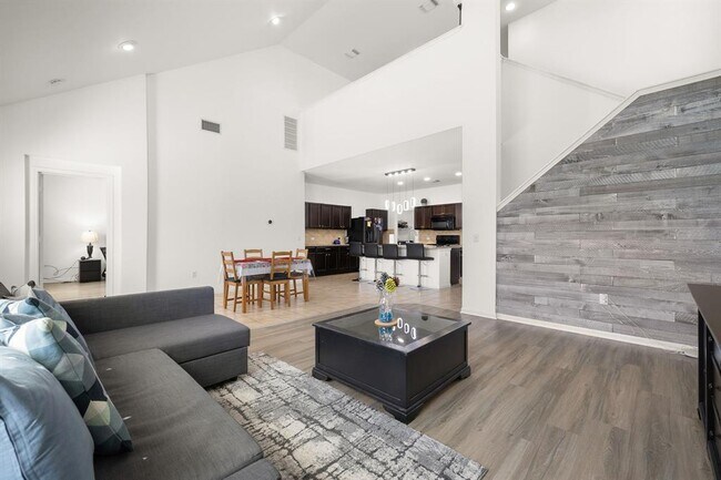 Building Photo - 121 Leona River Trl