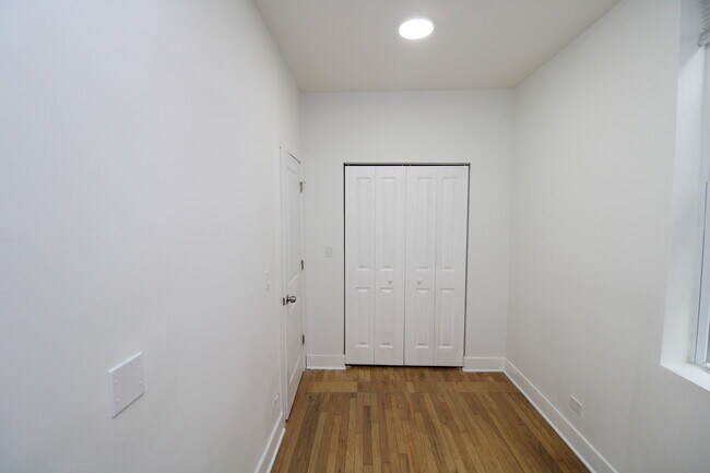 Building Photo - 1544 N Bosworth Ave