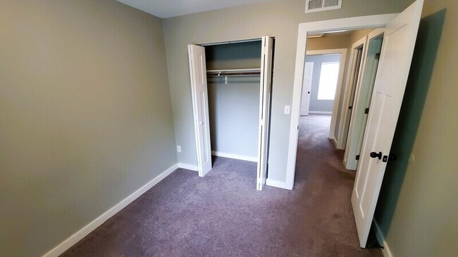 Building Photo - 422 N 18th Ave