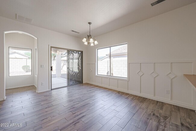 Building Photo - 16848 W Cottonwood St