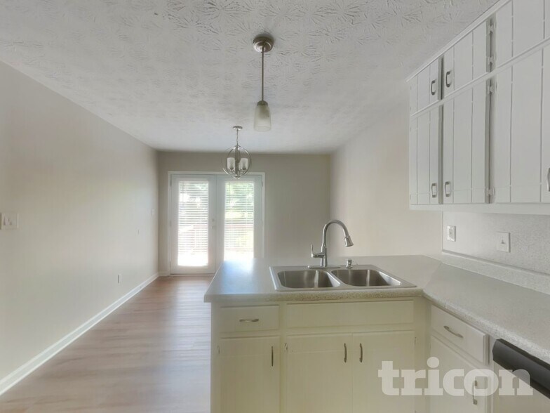 Building Photo - 325 Cypress Ln