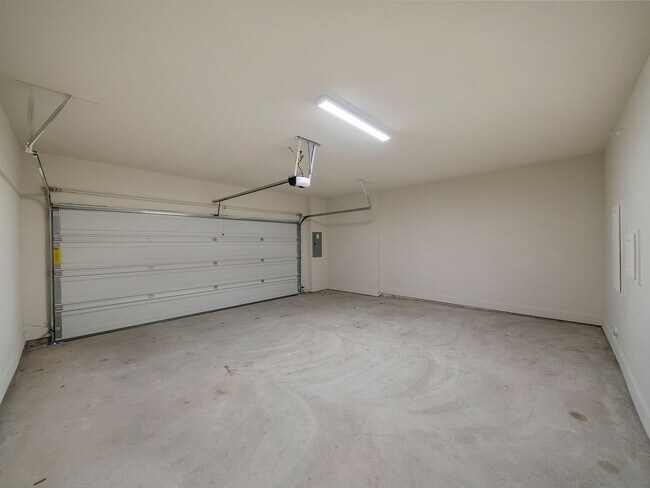 Building Photo - 917 Emerling Dr