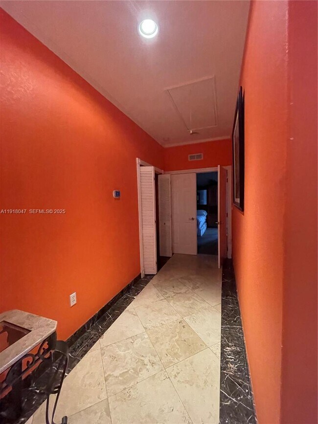 Building Photo - 232 SW 7th Ave