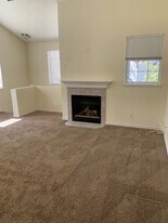 Building Photo - 921 Courtyard Ln