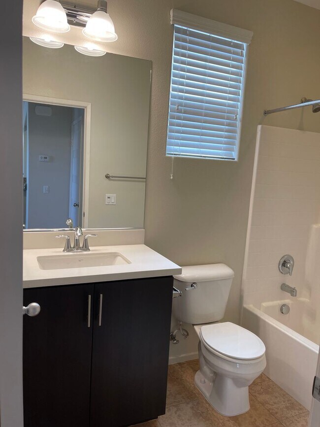 Building Photo - Modern 2-Bedroom Condo with Solar in the H...